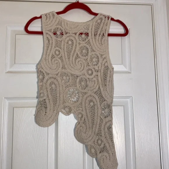 Rebellion Cream Colored Crochet Sleeveless Women’s Scalloped Top Size S - Picture 5 of 6